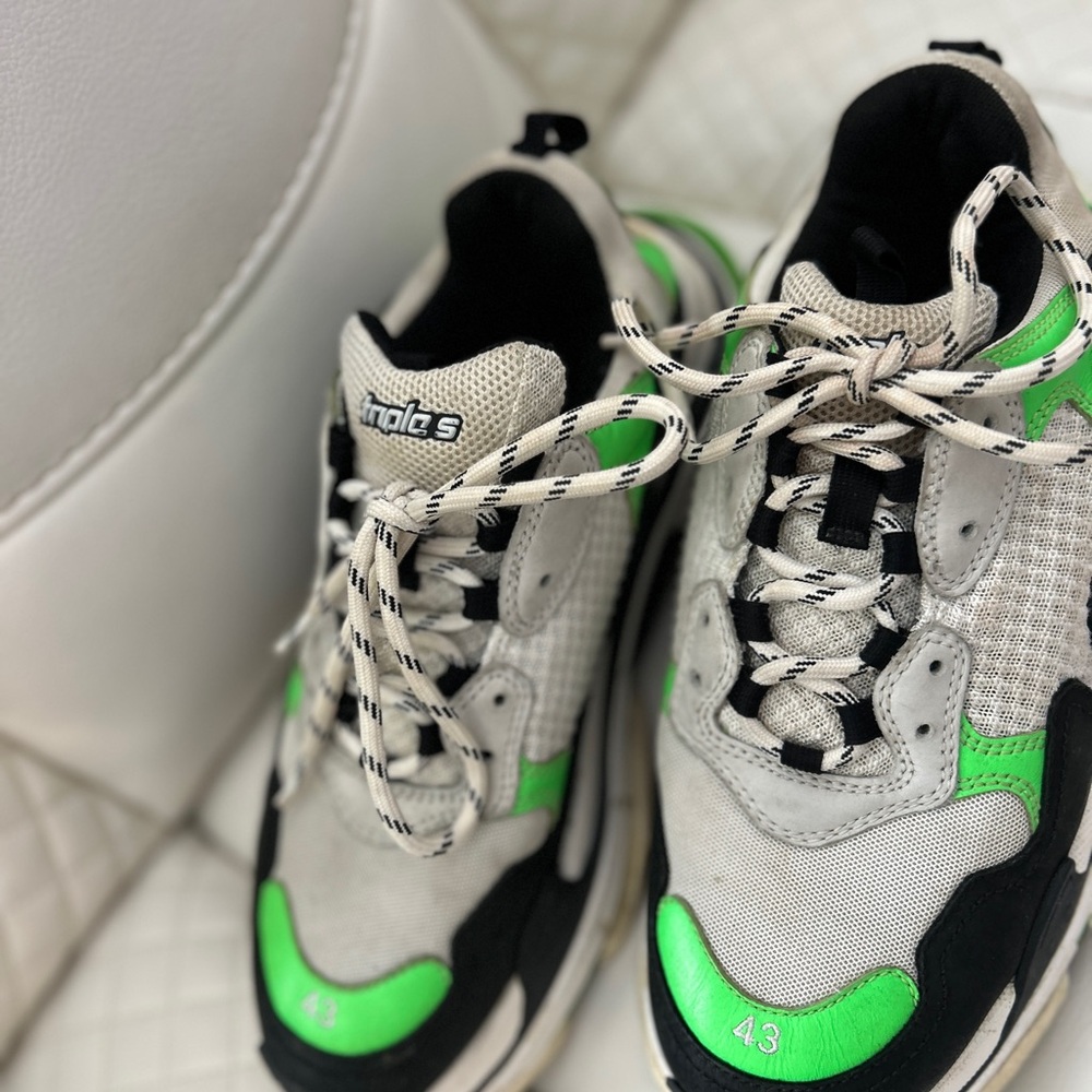 Balenciaga Men's Green and Black Sneakers - Picture 3 of 9